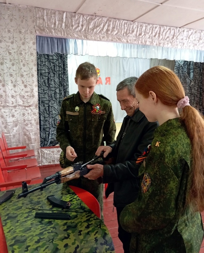 Поздравили шахровчан с праздником.