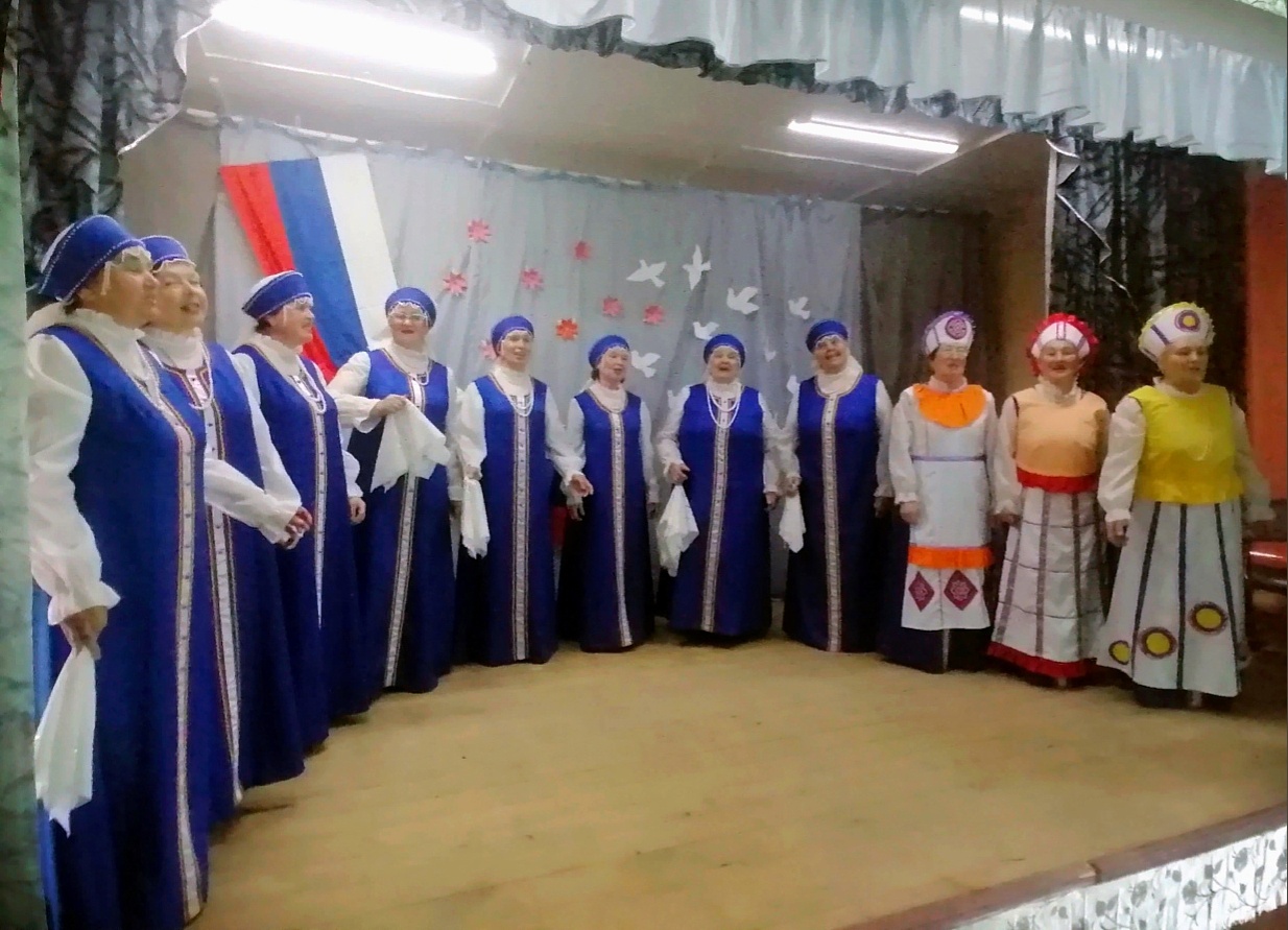 Звучали народные песни.