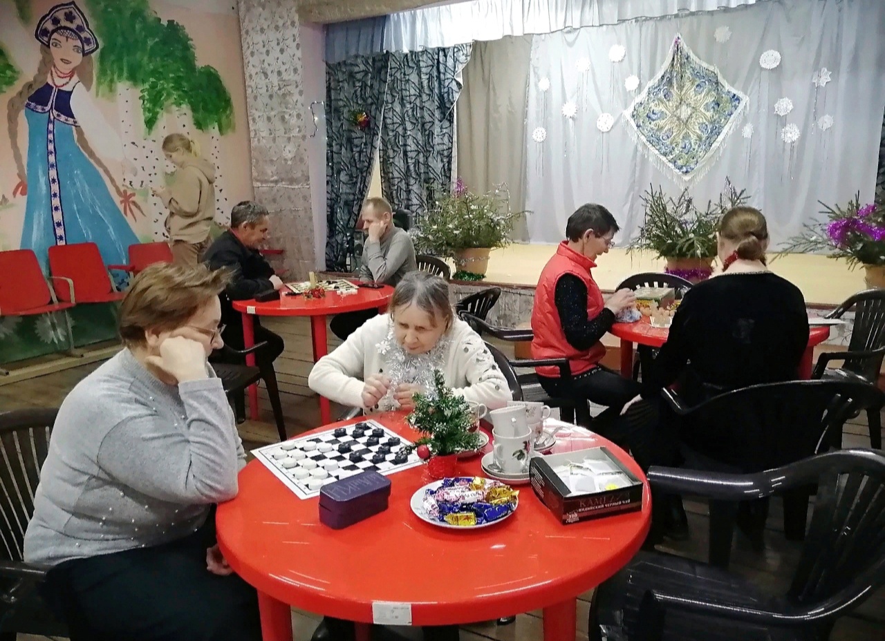 Сразились по-новогоднему.