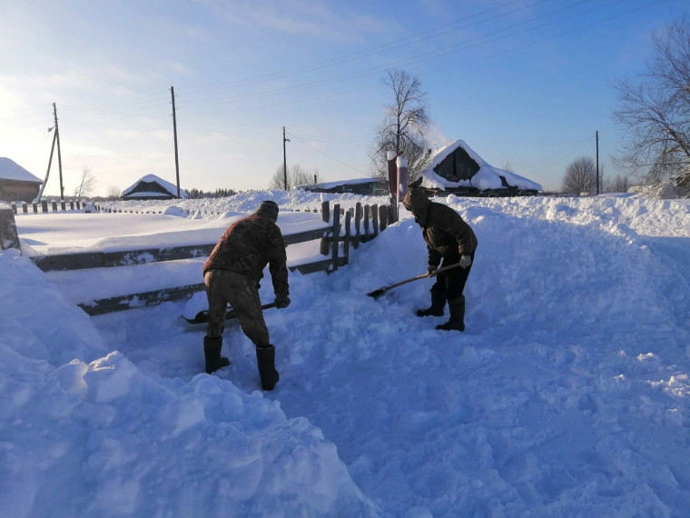 Снежная стихия захватила в плен и населённые пункты Шахровского сельского поселения. Снежная стихия захватила в плен и населённые пункты Шахровского сельского поселения.